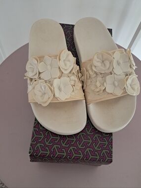 Tory Burch Slides Women's 8 White/Off-White Blossoms Floral Applique Summer